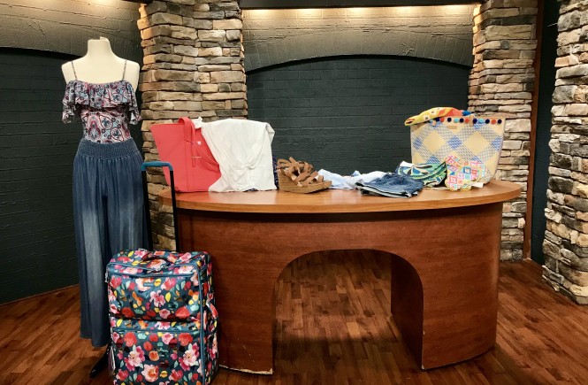 altar'd state, west town mall, vera bradley, spring break trip, packing for a weekend getaway, how to pack light, how to pack light and still look good, how to pack, what to pack, packing help, knoxville, elizabeth ogle, 10 news this morning
